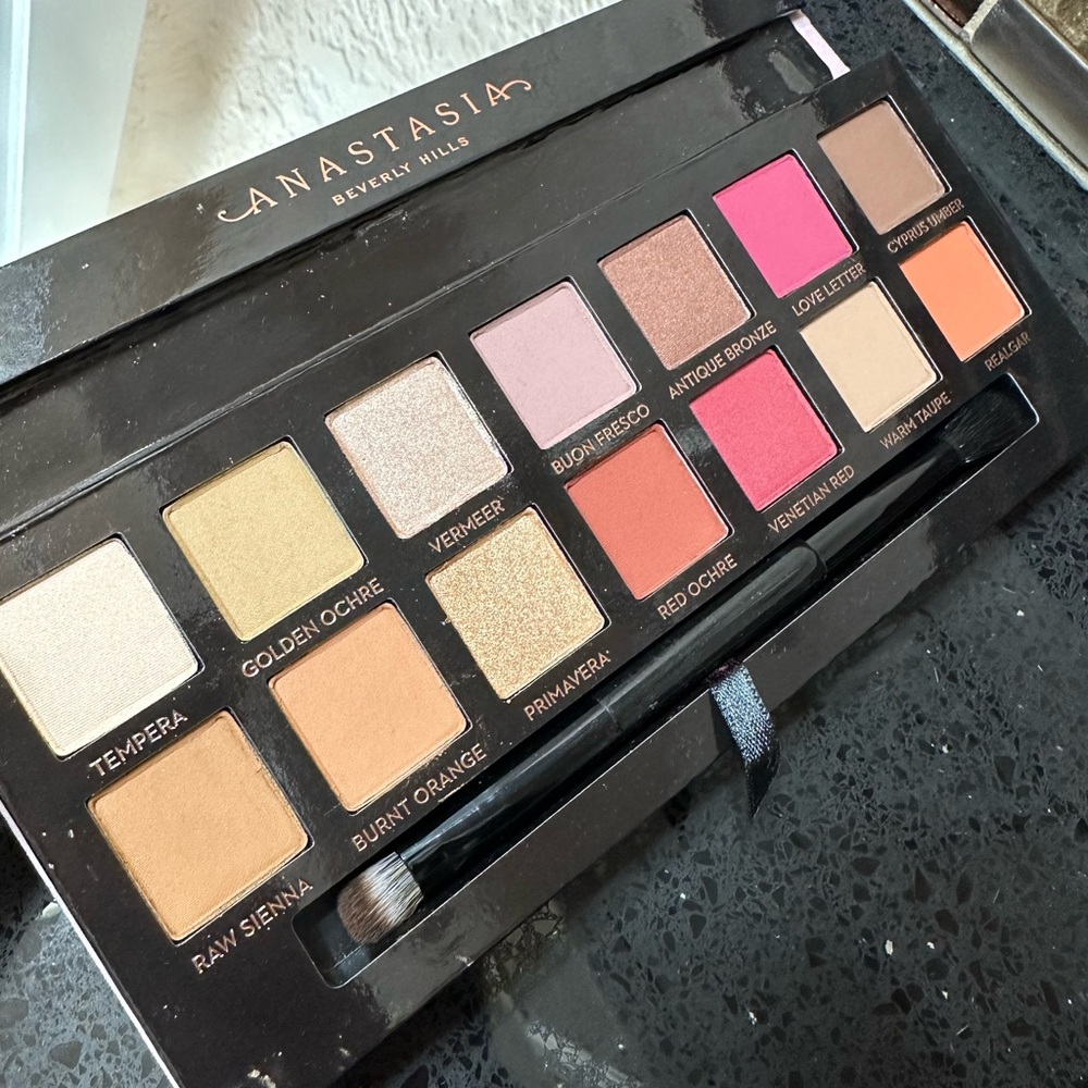 Anastasia modern renaissance eyeshadow palette